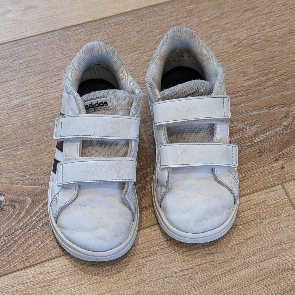 Adidas Kids Sneakers in White and Gray